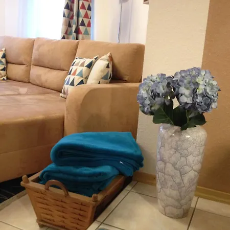 Apartamento In Ruhiger Suedhanglage By Interhome